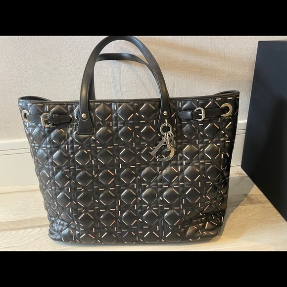CHRISTIAN DIOR
Black/Pink Cannage Quilted Coated Canvas Panarea Tote Bag - Picture 1 of 8
